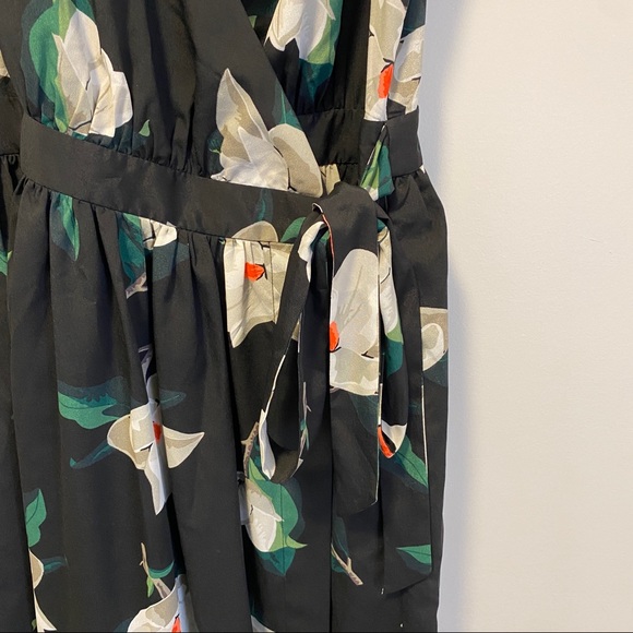 NWT Banana Republic Women’s Floral Maxi Dress 2. - Picture 3 of 6